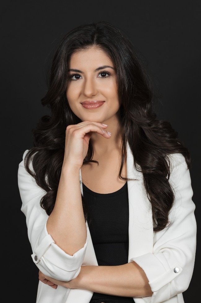 Iuliana Popa <img>
